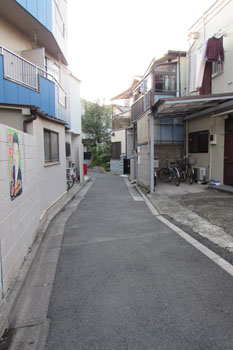 ④微妙に曲がる路地