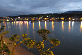 写真①夜の三隈川